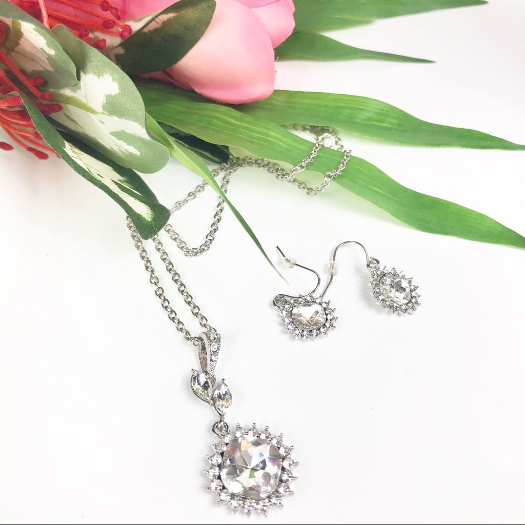 Adrienne Vittadini Occasion Jewelry 3 Piece Set 26$